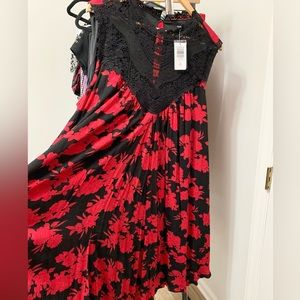 Torrid Floral Crochet Crinkle Gauze Goth Red & Black Dress - 2X - 18/20 NEW